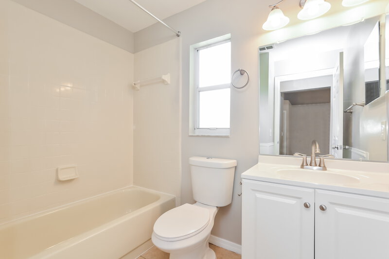 3,130/Mo, 281 Meagan Beth Rd Apopka, FL 32712 Bathroom View