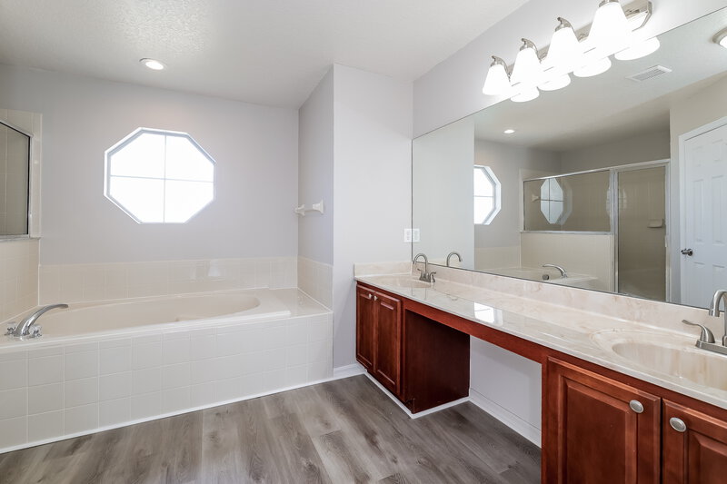 2,720/Mo, 4450 Maple Chase Trl Kissimmee, FL 34758 Main Bathroom View