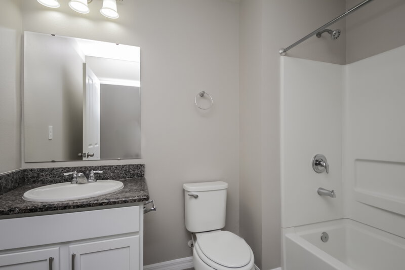 2,340/Mo, 4545 Orchard Grove Rd Saint Cloud, FL 34772 Bathroom View