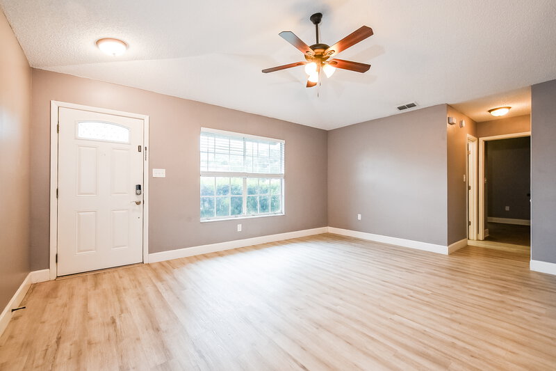 2,160/Mo, 757 St Johns River Dr Sanford, FL 32773 Living Room View 3