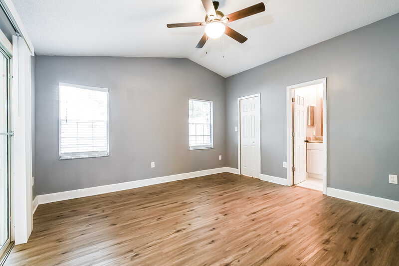 2,160/Mo, 757 St Johns River Dr Sanford, FL 32773 Main Bedroom View