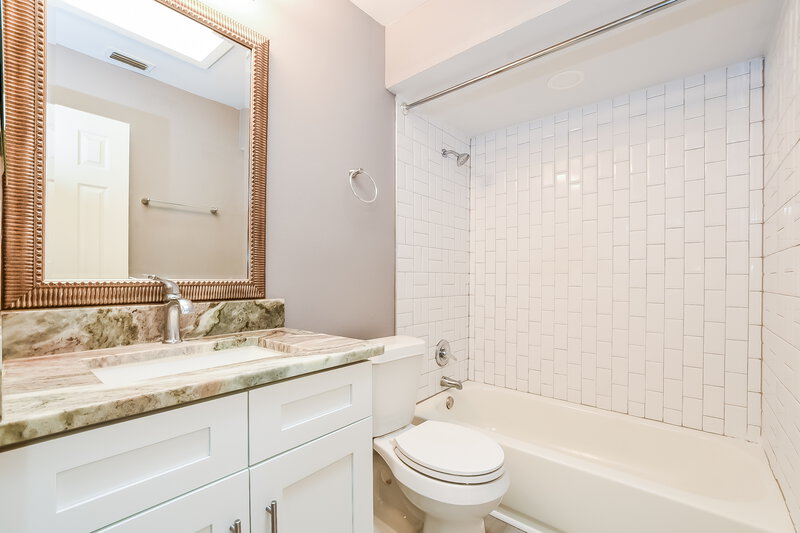 2,160/Mo, 757 St Johns River Dr Sanford, FL 32773 Bathroom View