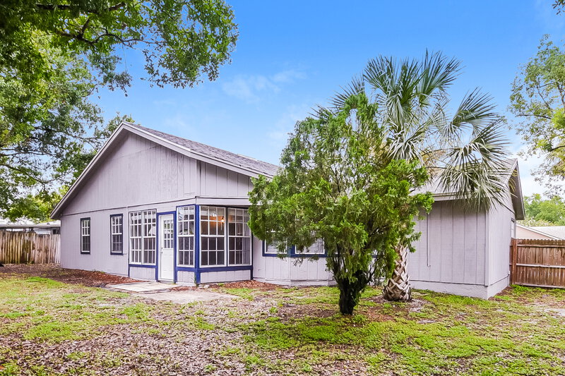 2,160/Mo, 757 St Johns River Dr Sanford, FL 32773 Rear View