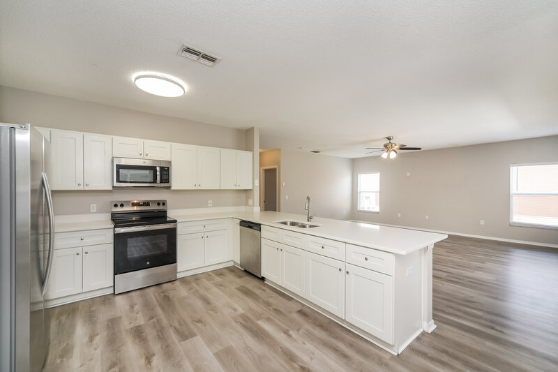 2,620/Mo, 553 Brentford Ct Kissimmee, FL 34758 Kitchen View 2