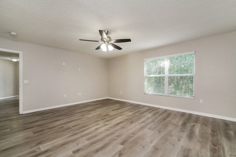 2,620/Mo, 553 Brentford Ct Kissimmee, FL 34758 Main Bedroom View 2