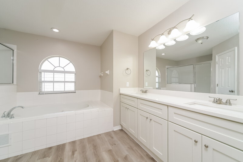 2,620/Mo, 553 Brentford Ct Kissimmee, FL 34758 Main Bathroom View