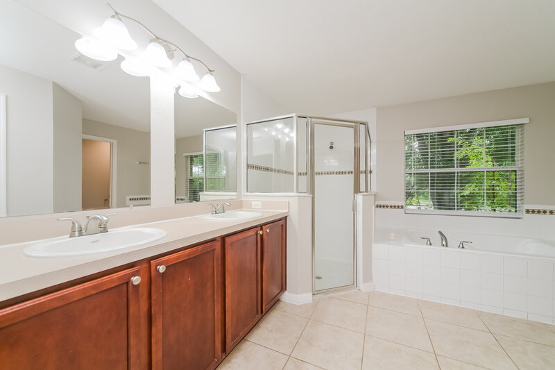 2,580/Mo, 426 Disston Ave Clermont, FL 34711 Main Bathroom View