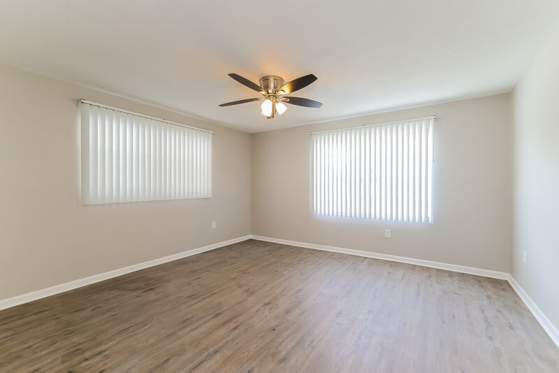 2,450/Mo, 309 Vaniman Ave Winter Haven, FL 33880 Living Room View 2