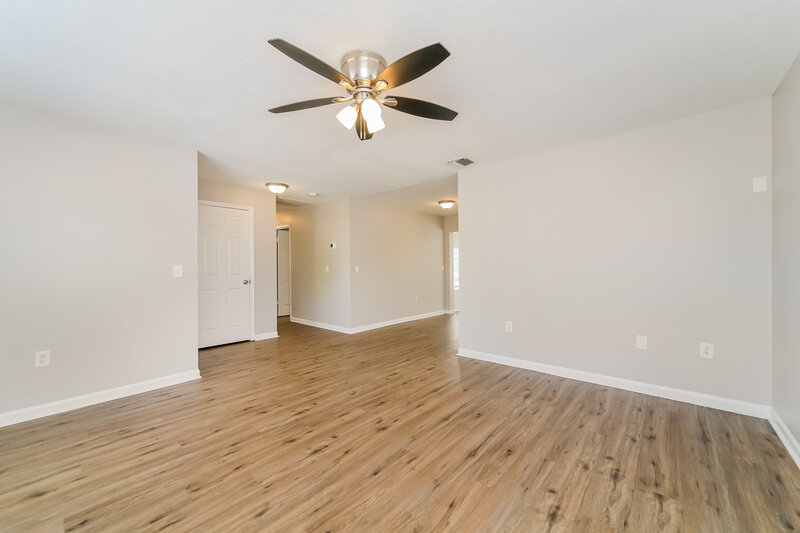 1,595/Mo, 309 Vaniman Ave Winter Haven, FL 33880 Living Room View 3