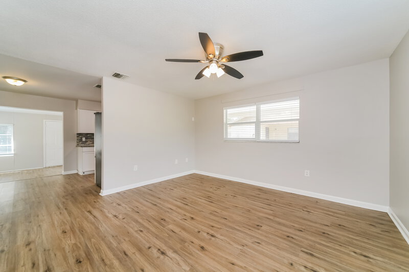 1,595/Mo, 309 Vaniman Ave Winter Haven, FL 33880 Living Room View 4