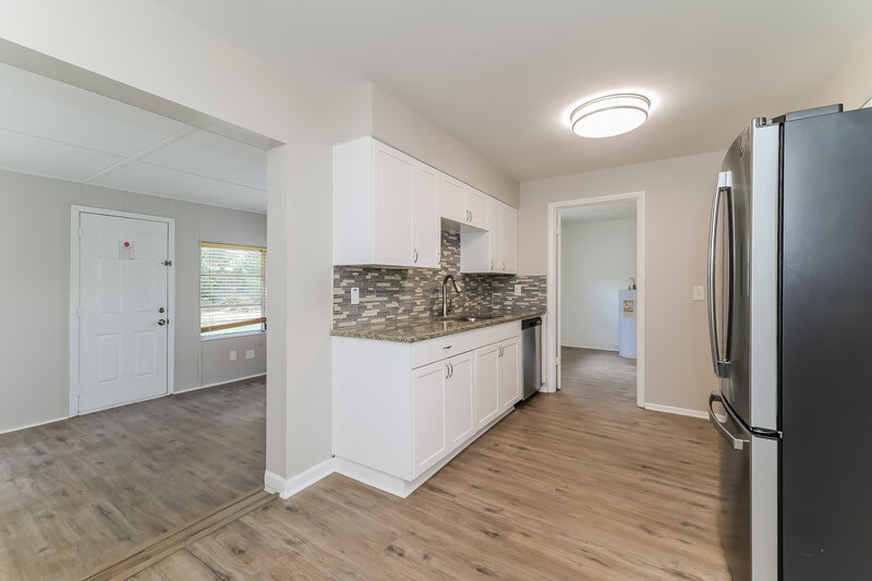 2,450/Mo, 309 Vaniman Ave Winter Haven, FL 33880 Kitchen View 2