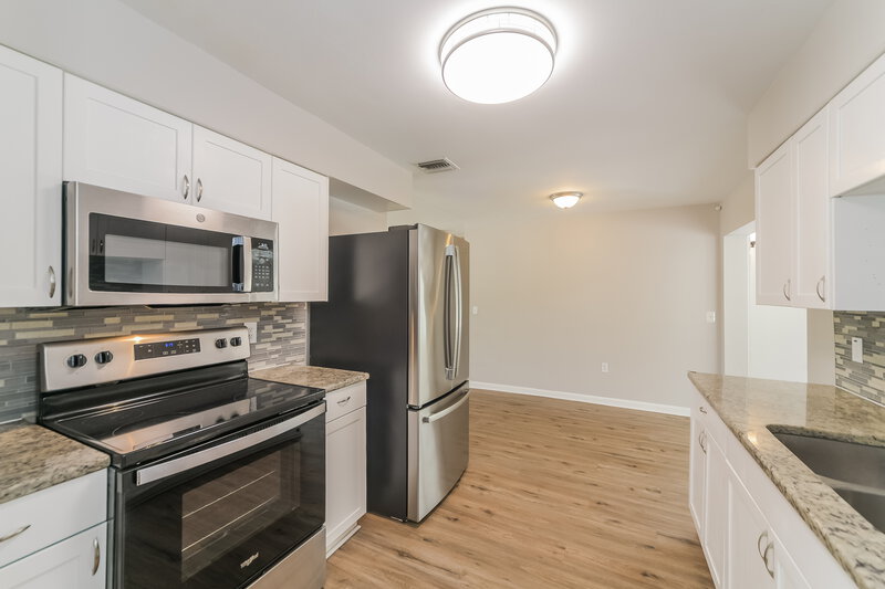 1,595/Mo, 309 Vaniman Ave Winter Haven, FL 33880 Kitchen View 2