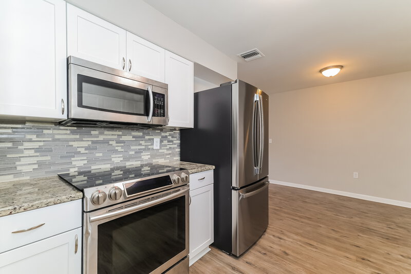 2,450/Mo, 309 Vaniman Ave Winter Haven, FL 33880 Kitchen View 4