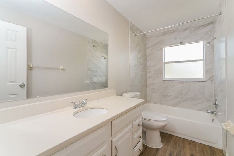 1,595/Mo, 309 Vaniman Ave Winter Haven, FL 33880 Bathroom View