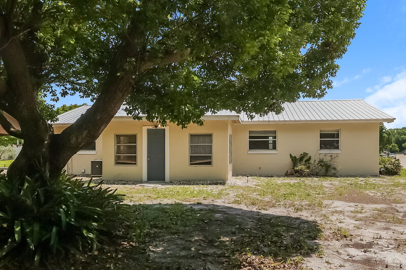 2,450/Mo, 309 Vaniman Ave Winter Haven, FL 33880 Rear View