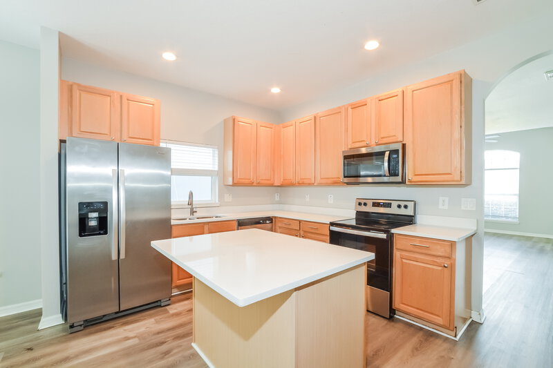 2,395/Mo, 7933 Riffle Ln Orlando, FL 32818 Kitchen View 2