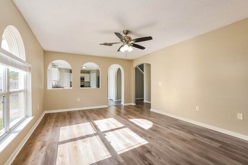2,690/Mo, 336 Pleasant Gardens Dr Apopka, FL 32703 Living Room View 2