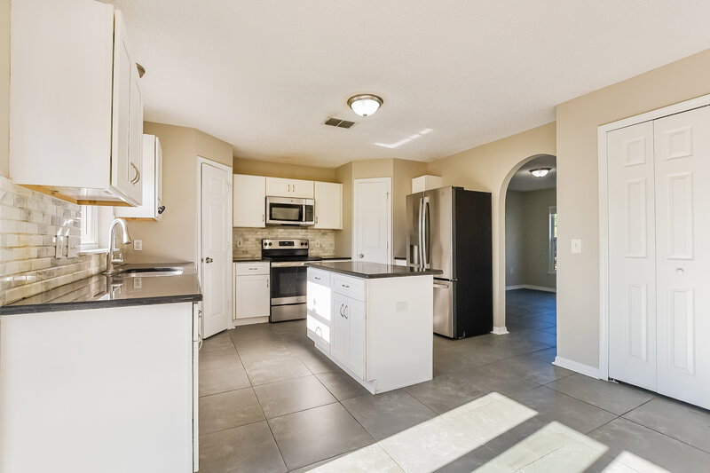 2,690/Mo, 336 Pleasant Gardens Dr Apopka, FL 32703 Kitchen View