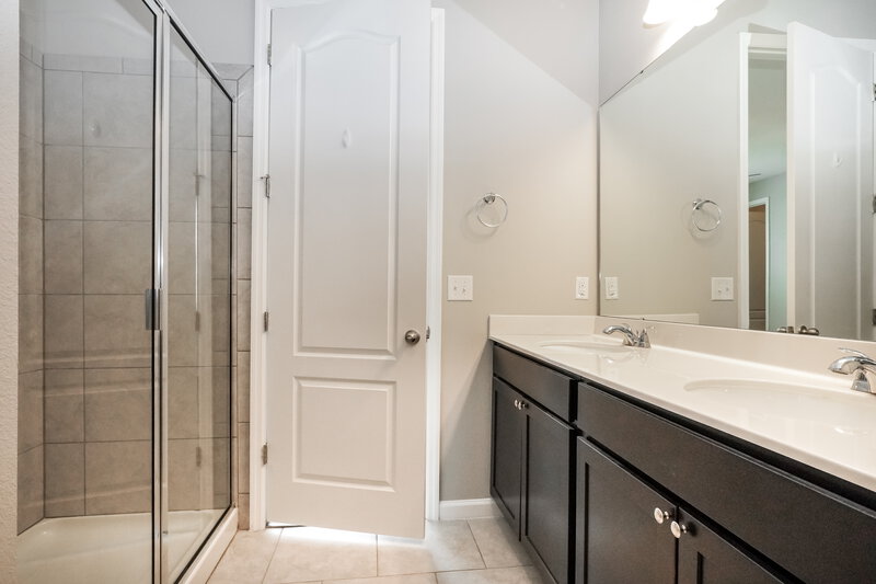 2,020/Mo, 344 Buchannan Dr Davenport, FL 33837 Main Bathroom View