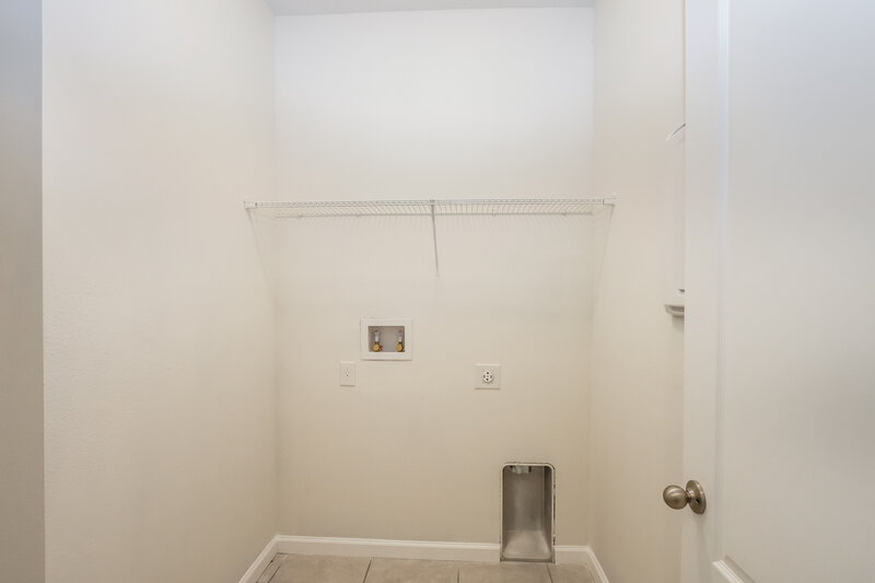 2,020/Mo, 344 Buchannan Dr Davenport, FL 33837 Laundry Room View