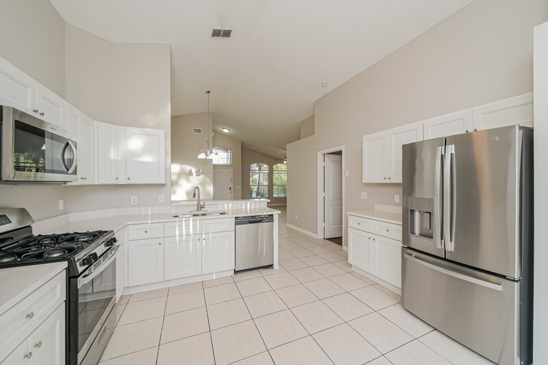 2,365/Mo, 6859 Bouganvillea Crescent Dr Orlando, FL 32809 Kitchen View 2