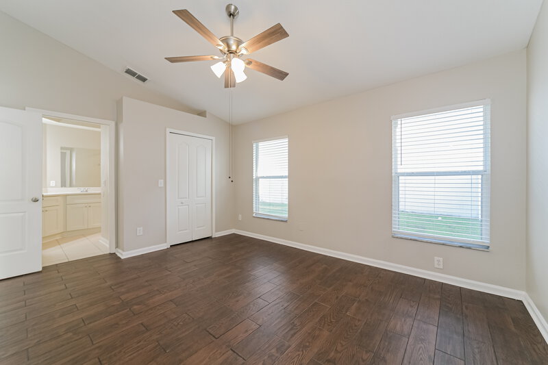 2,365/Mo, 6859 Bouganvillea Crescent Dr Orlando, FL 32809 Main Bedroom View 2