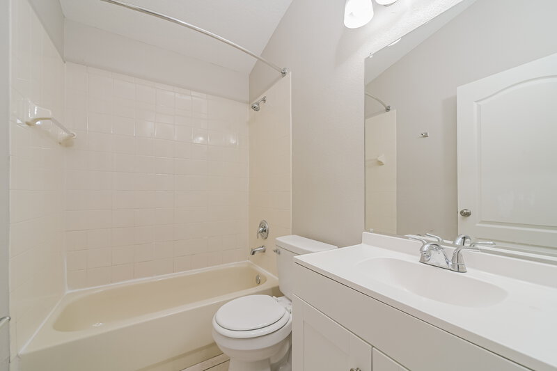 2,365/Mo, 6859 Bouganvillea Crescent Dr Orlando, FL 32809 Bathroom View