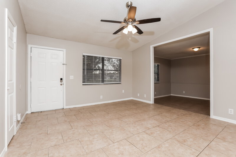 2,890/Mo, 2822 Colfax St Eustis, FL 32726 Living Room View 2