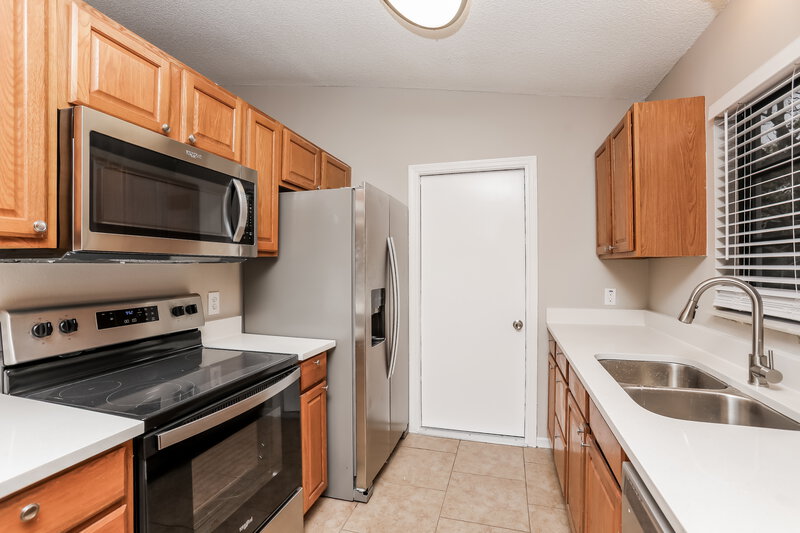 2,890/Mo, 2822 Colfax St Eustis, FL 32726 Kitchen View 2