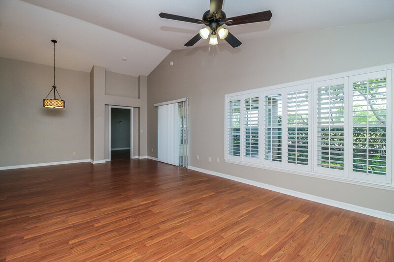 2,205/Mo, 6032 Spring Creek Ct Mount Dora, FL 32757 Living Room View 2