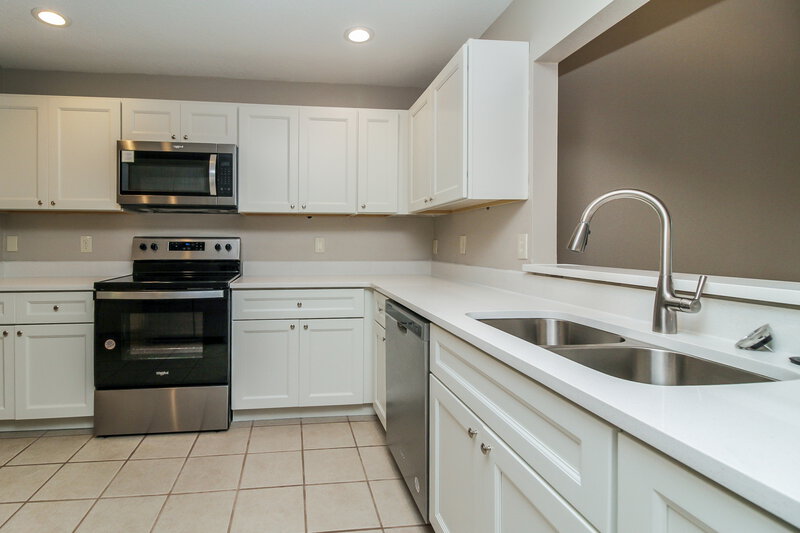 2,205/Mo, 6032 Spring Creek Ct Mount Dora, FL 32757 Kitchen View