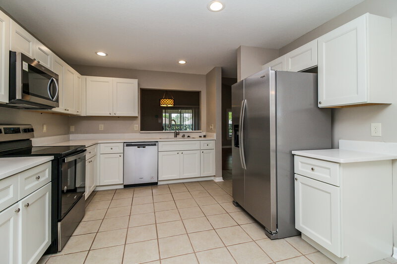2,205/Mo, 6032 Spring Creek Ct Mount Dora, FL 32757 Kitchen View 2