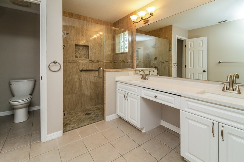 2,205/Mo, 6032 Spring Creek Ct Mount Dora, FL 32757 Main Bathroom View