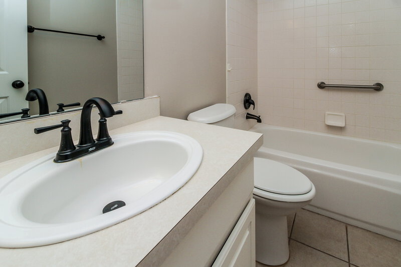 2,205/Mo, 6032 Spring Creek Ct Mount Dora, FL 32757 Bathroom View
