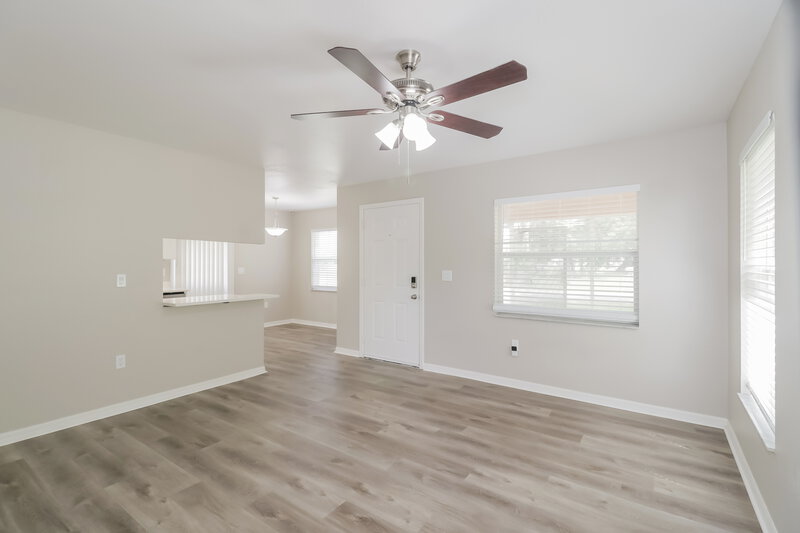 1,570/Mo, 645 Kirkland St Bradley, FL 33835 Living Room View
