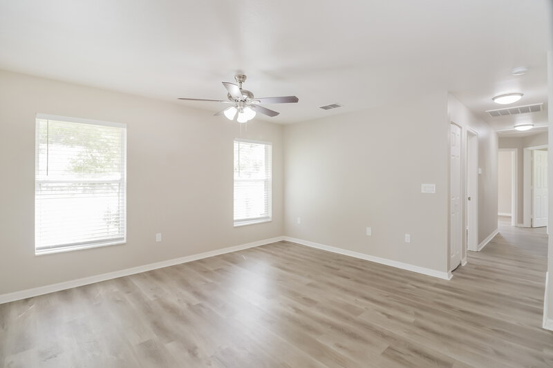 1,570/Mo, 645 Kirkland St Bradley, FL 33835 Living Room View 2