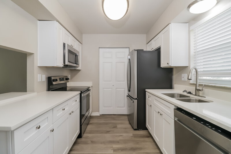 1,570/Mo, 645 Kirkland St Bradley, FL 33835 Kitchen View