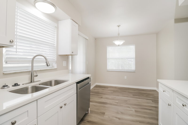 1,570/Mo, 645 Kirkland St Bradley, FL 33835 Kitchen View 2