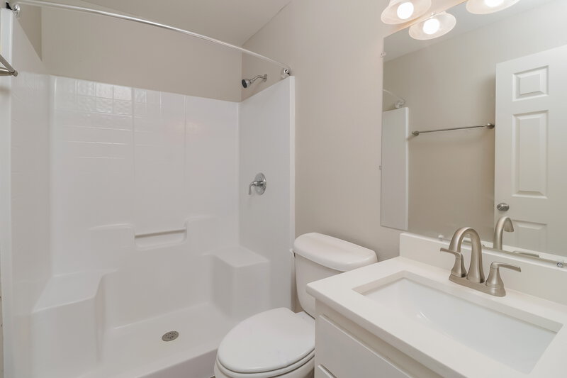 1,570/Mo, 645 Kirkland St Bradley, FL 33835 Main Bathroom View