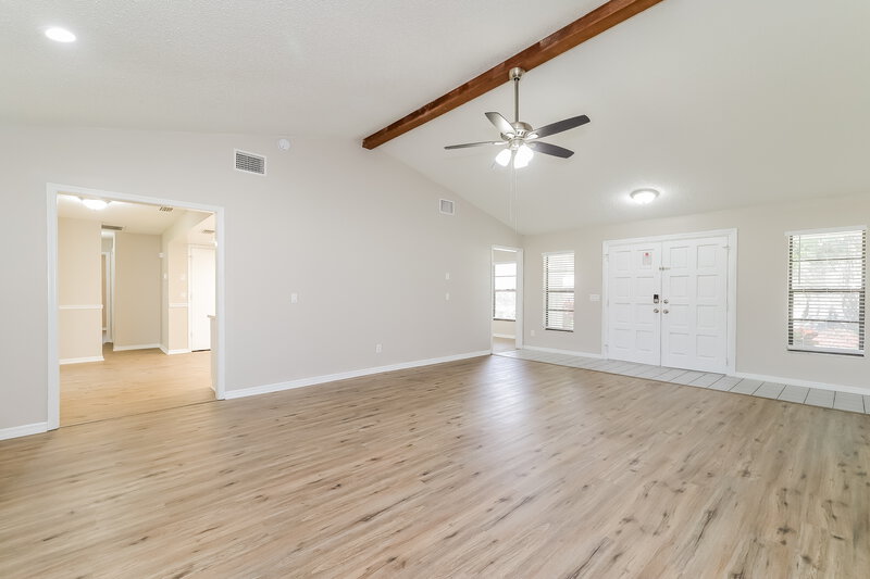 2,040/Mo, 206 College Grove Cir NE Winter Haven, FL 33881 Living Room View