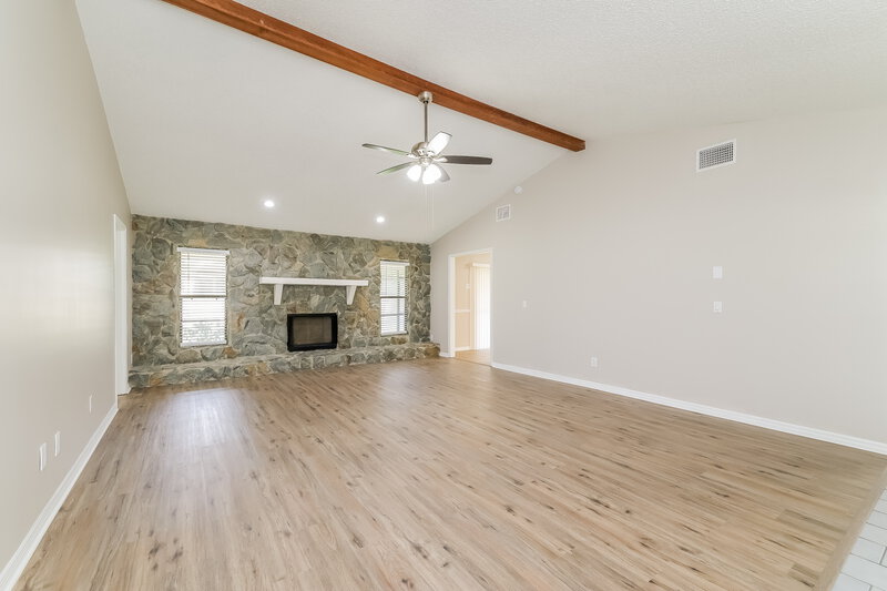 2,040/Mo, 206 College Grove Cir NE Winter Haven, FL 33881 Living Room View 2