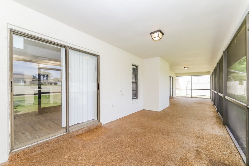 2,040/Mo, 206 College Grove Cir NE Winter Haven, FL 33881 Sun Room View