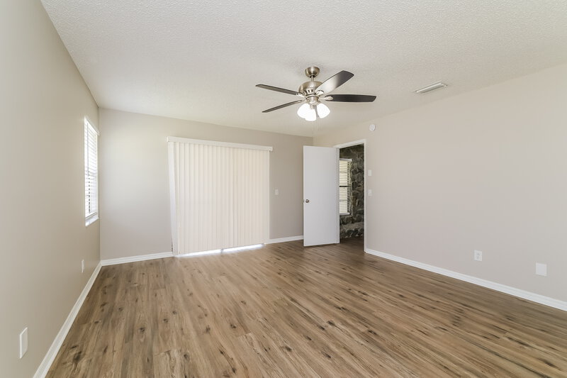 2,040/Mo, 206 College Grove Cir NE Winter Haven, FL 33881 Main Bedroom View 2