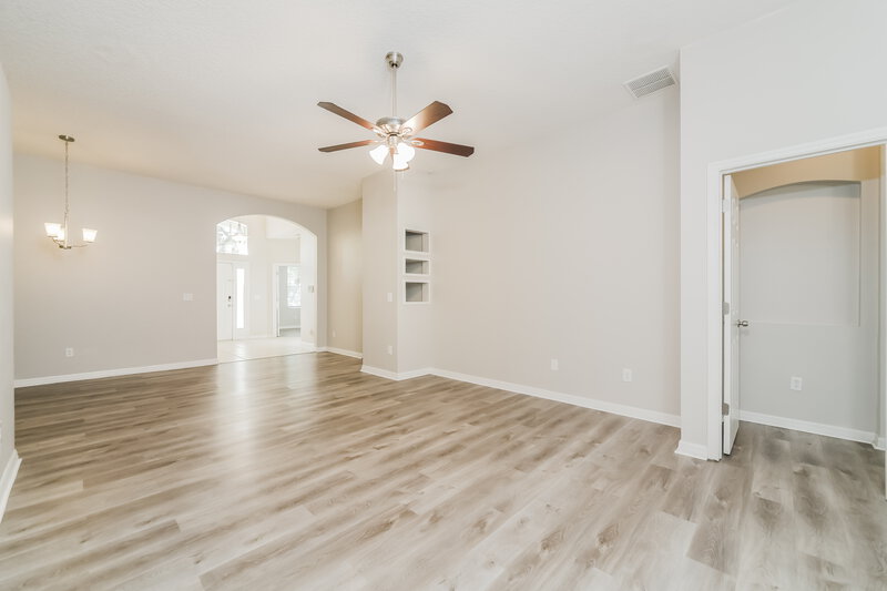 2,690/Mo, 9924 Autumn Creek Ln Orlando, FL 32832 Living Room View 2