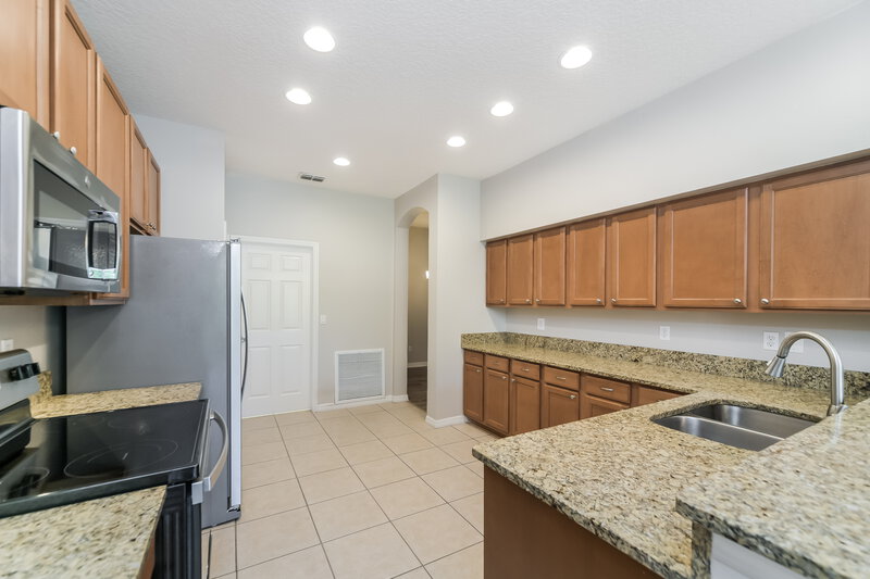 2,690/Mo, 9924 Autumn Creek Ln Orlando, FL 32832 Kitchen View