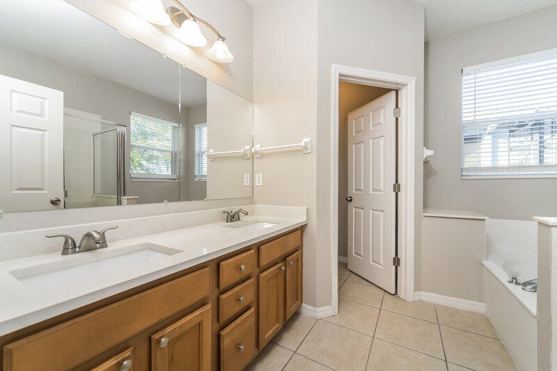 2,690/Mo, 9924 Autumn Creek Ln Orlando, FL 32832 Main Bathroom View