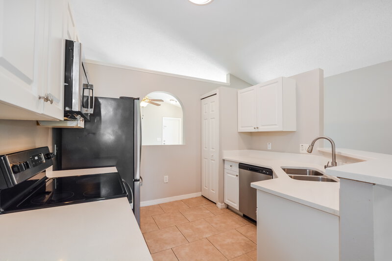 2,285/Mo, 7741 Fort Sumter Dr Orlando, FL 32822 Kitchen View