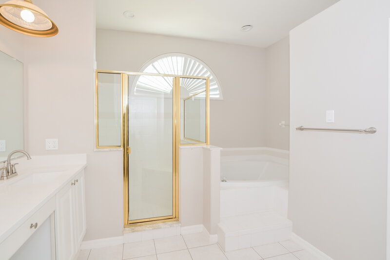 2,740/Mo, 205 Woodson Ct Kissimmee, FL 34744 Main Bathroom View