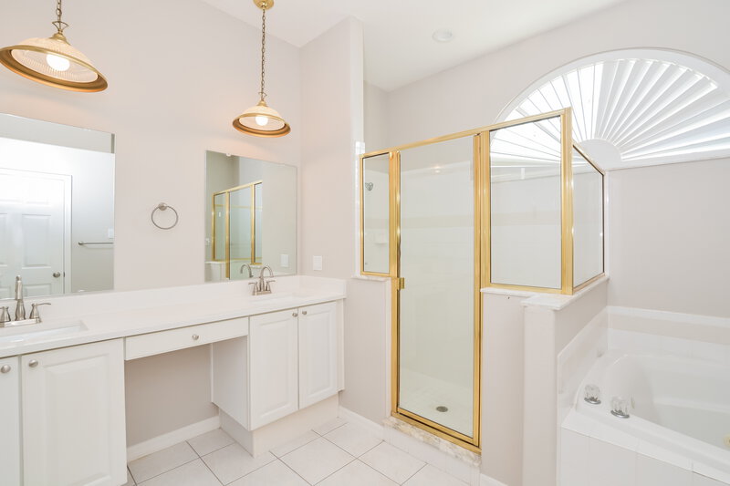 2,740/Mo, 205 Woodson Ct Kissimmee, FL 34744 Main Bathroom View 2