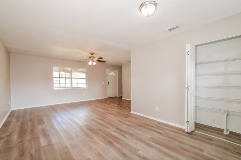 1,990/Mo, 670 Hibiscus Rd Casselberry, FL 32707 Living Room View 2